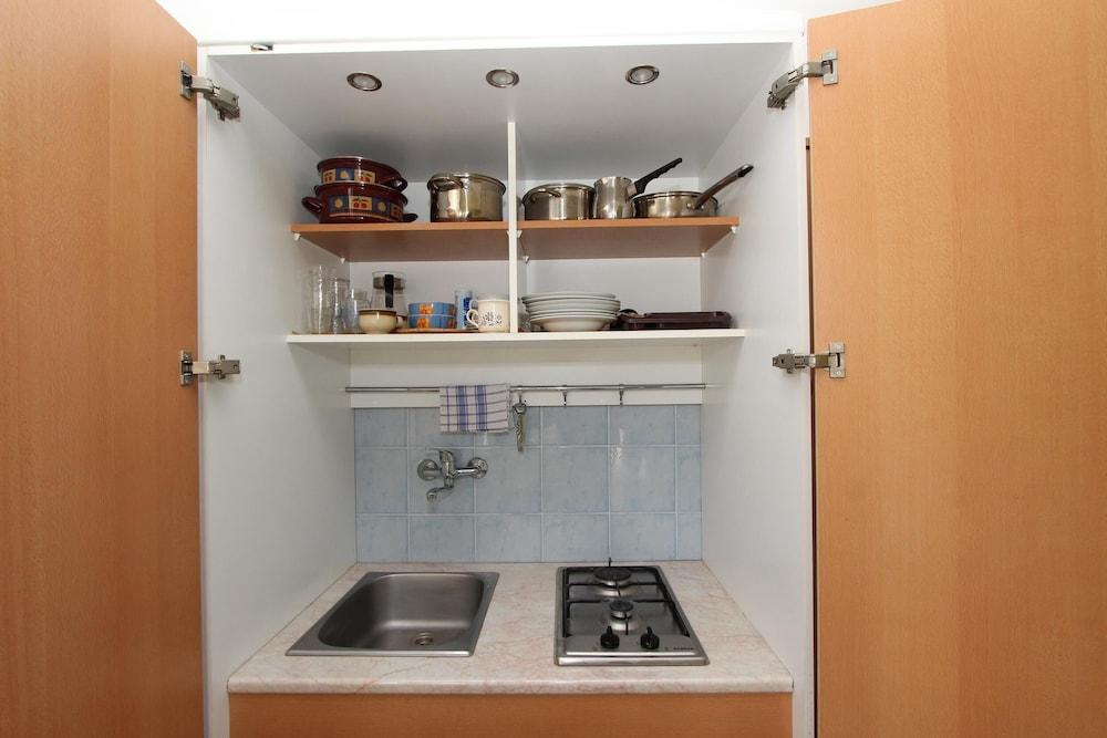 Eva Double Room With Kitchenette and Sea View 1