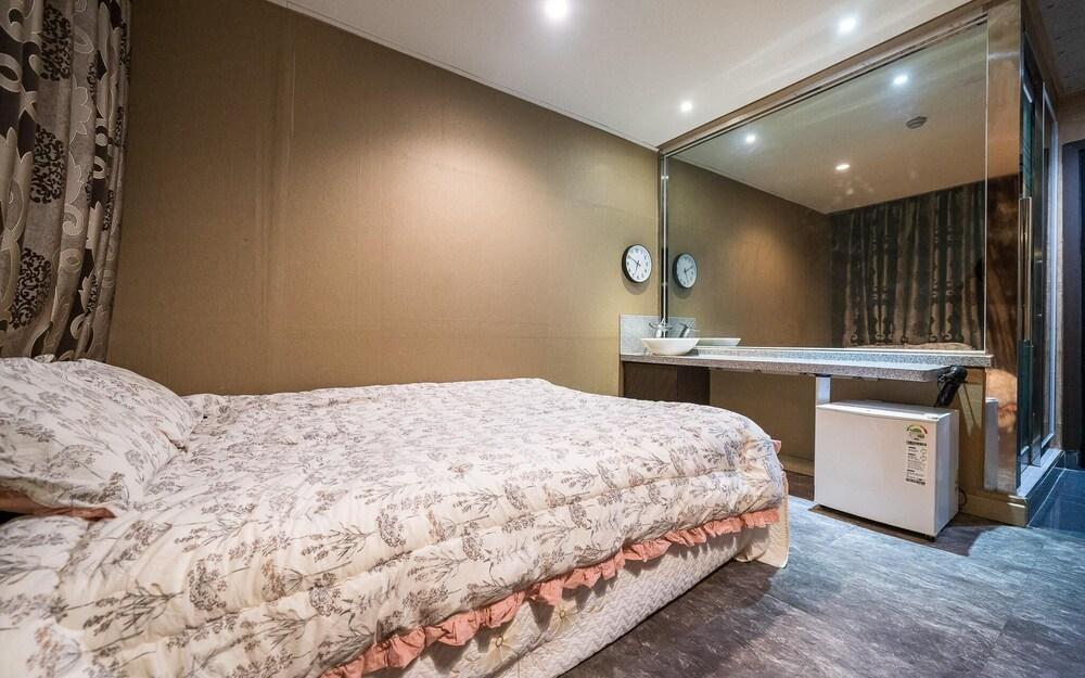 Yeongwol Cheongryeong Motel