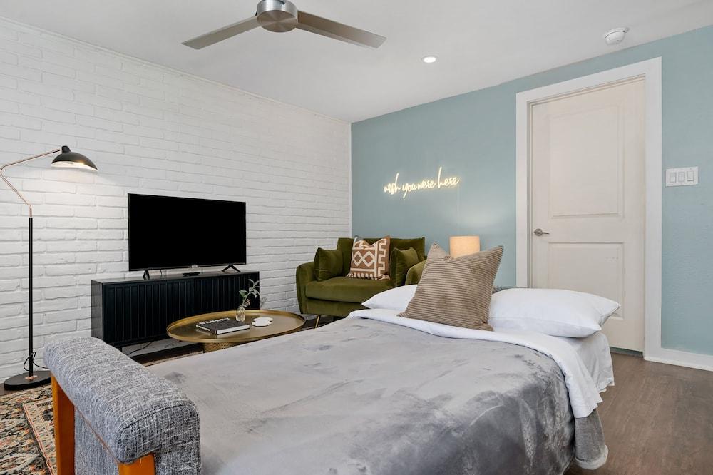 Abode Houston - Norfolk