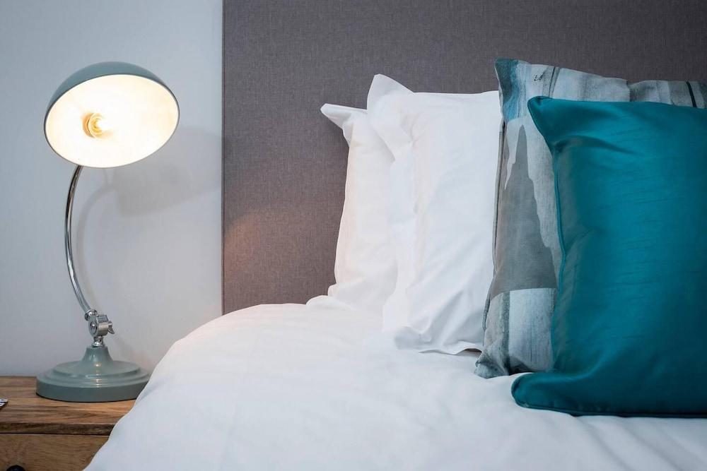 4br-8guests-balcony-beachview-pool-pets