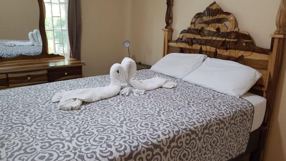 Holiday House at Villa Montego