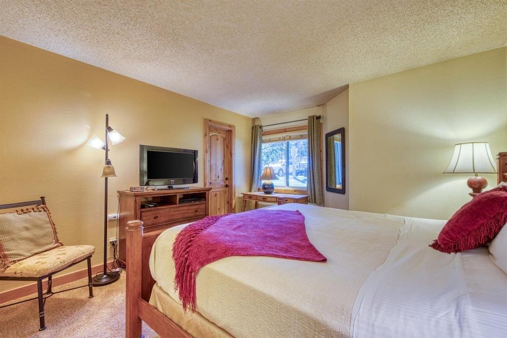 2 Bedroom Condo in Keystone - West Keystone