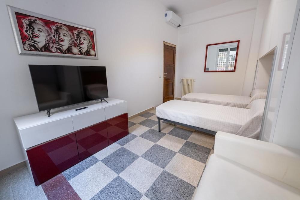 Domus Ausoni in Rome