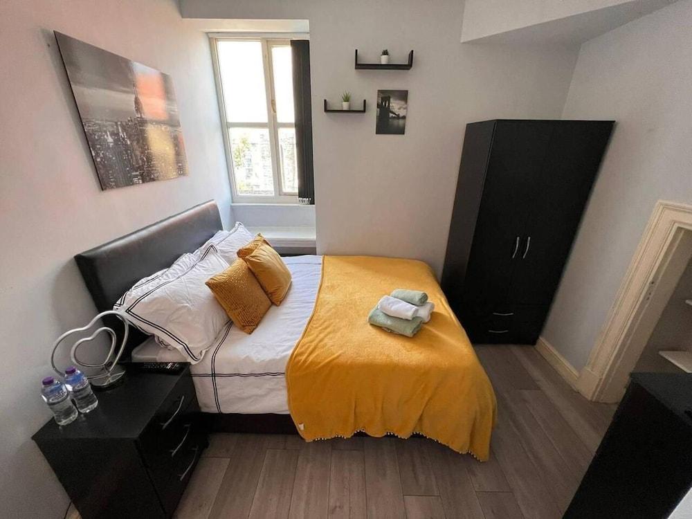 Impeccable 2-bed Apartment by Cardiff City Centre