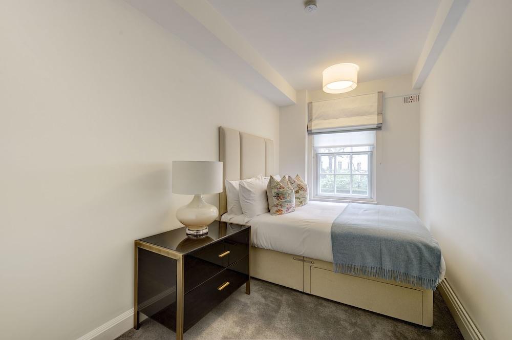 Pelham Court Apartments