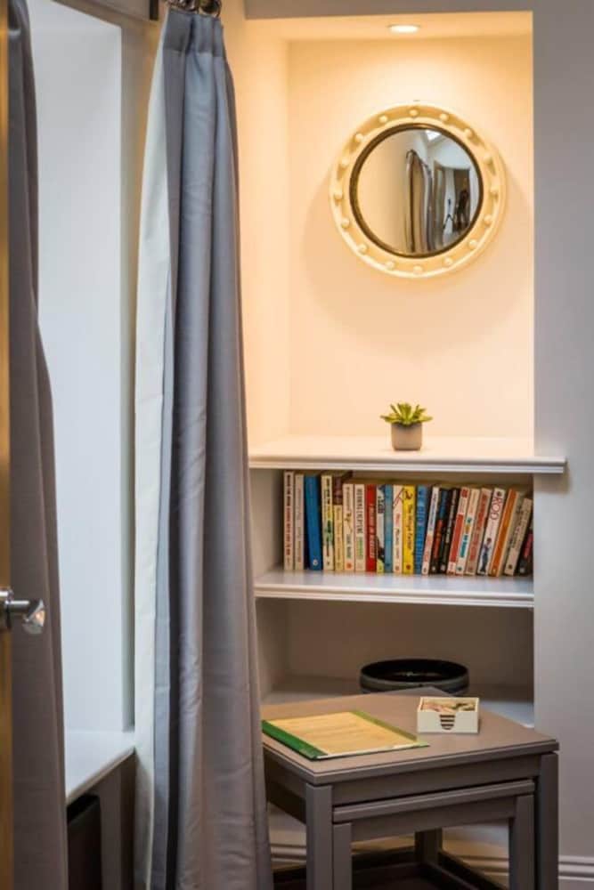 Ideal Couples Base for Exploring the Island