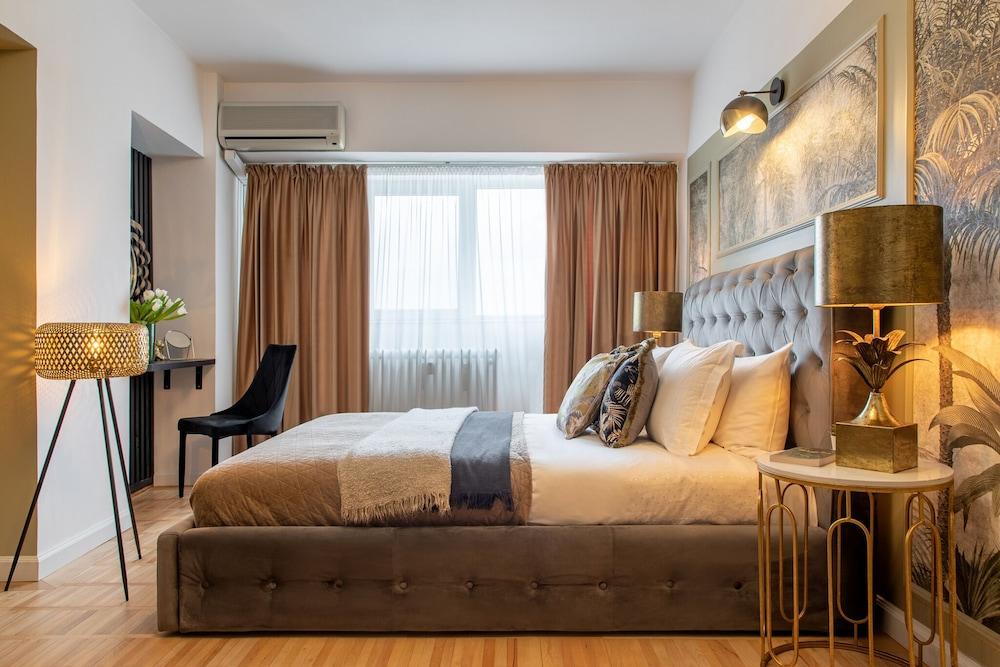 Views of Palace of the Parliament 3BR Safari Design