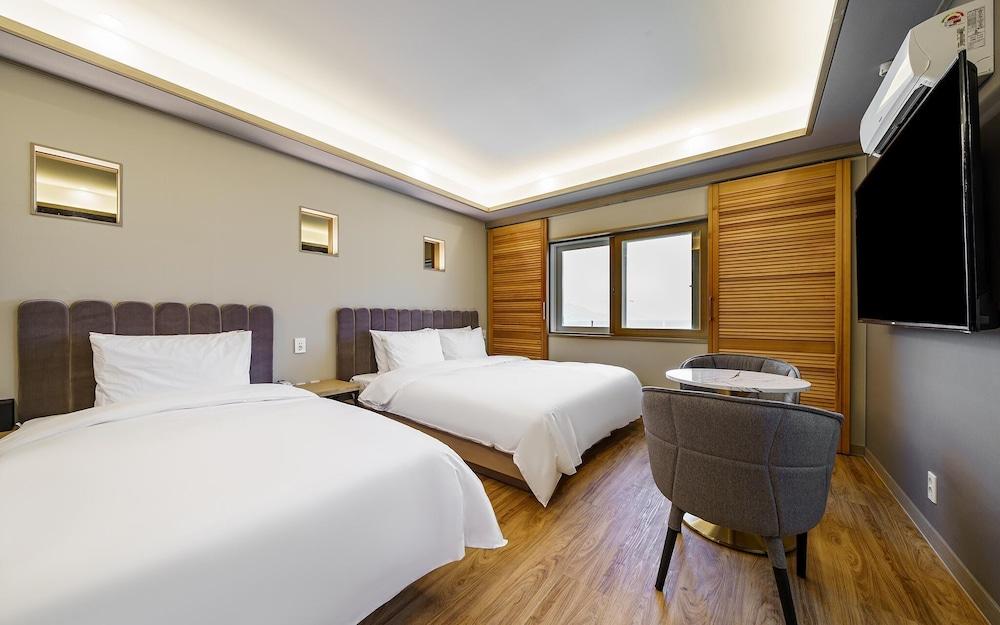 Geojedo Jangseungpo Hotel Pause