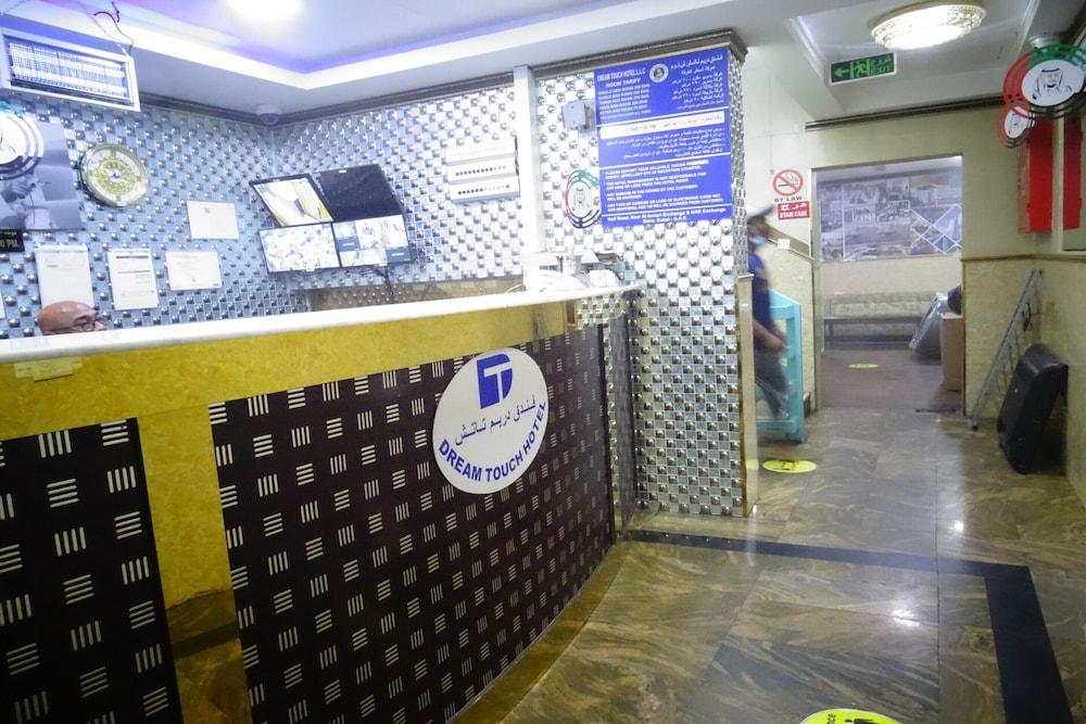 OYO 945 Dream Touch Hotel