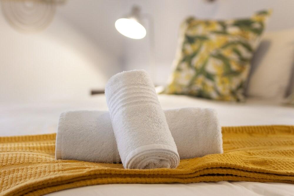 Manhattan On Coral 28 by HostAgents