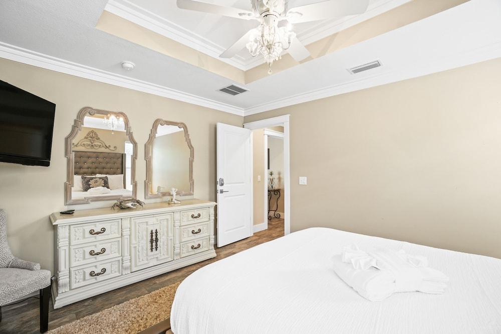 Beach House - Paradise on Palm By PHG