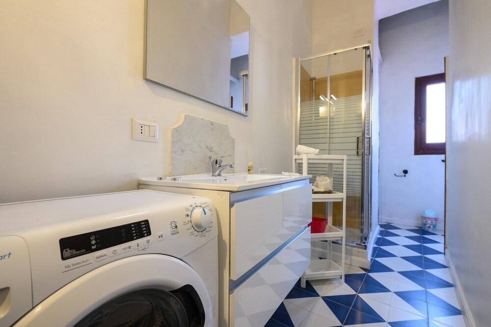 Via San Pasquale a Chiaia 48