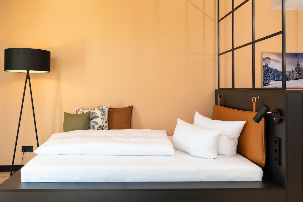 Black F Tower - Serviced Apartments