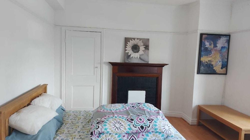 London Edgware Station Apartment