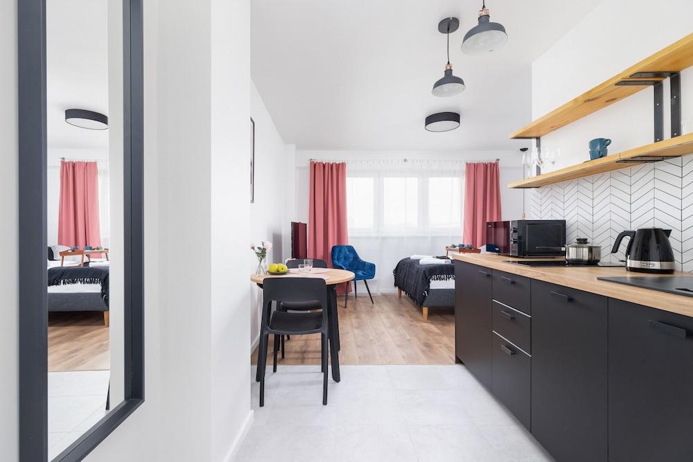Studio Krakow Czarnowiejska by Renters