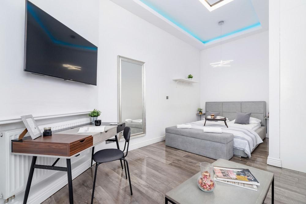 Studio Krakow Starowislna by Renters