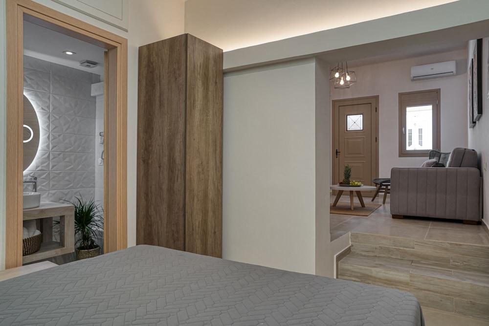 Andy & Hari's Elegant Town Studios