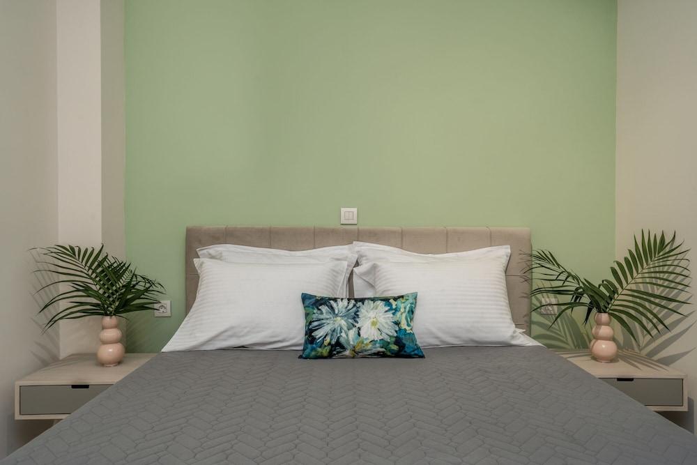 Andy & Hari's Elegant Town Studios