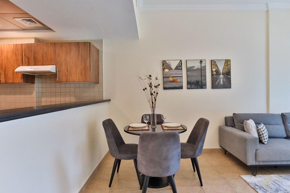 HiGuests - Golf View Residence