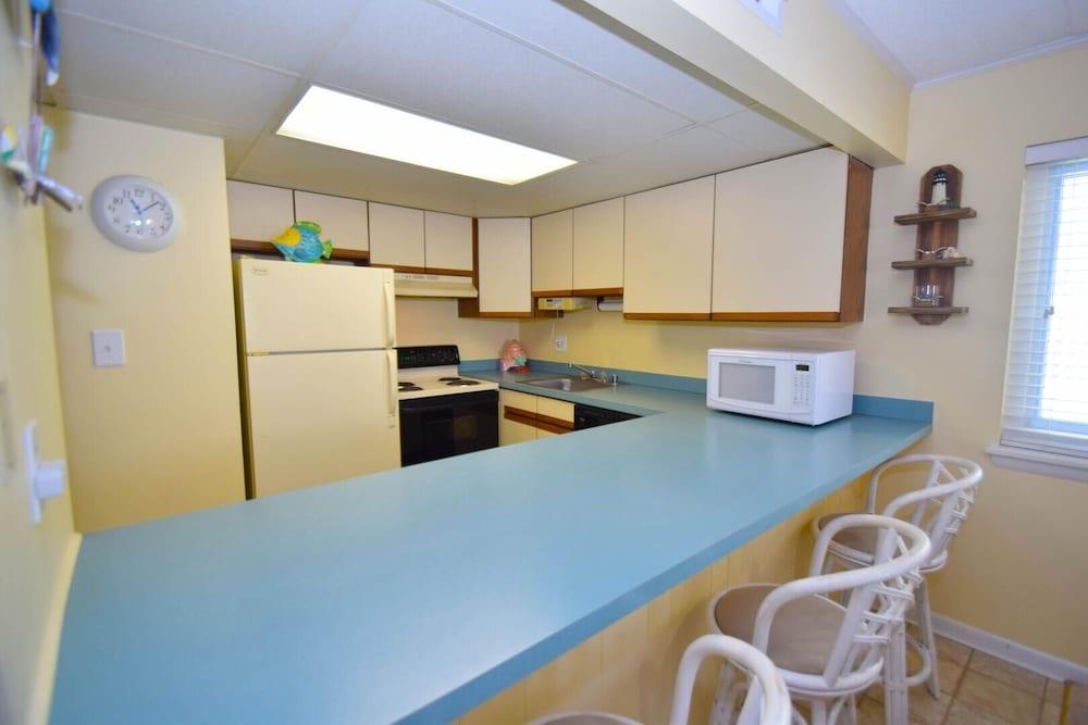 Silver Shell 202 2 Bedroom Condo by Redawning