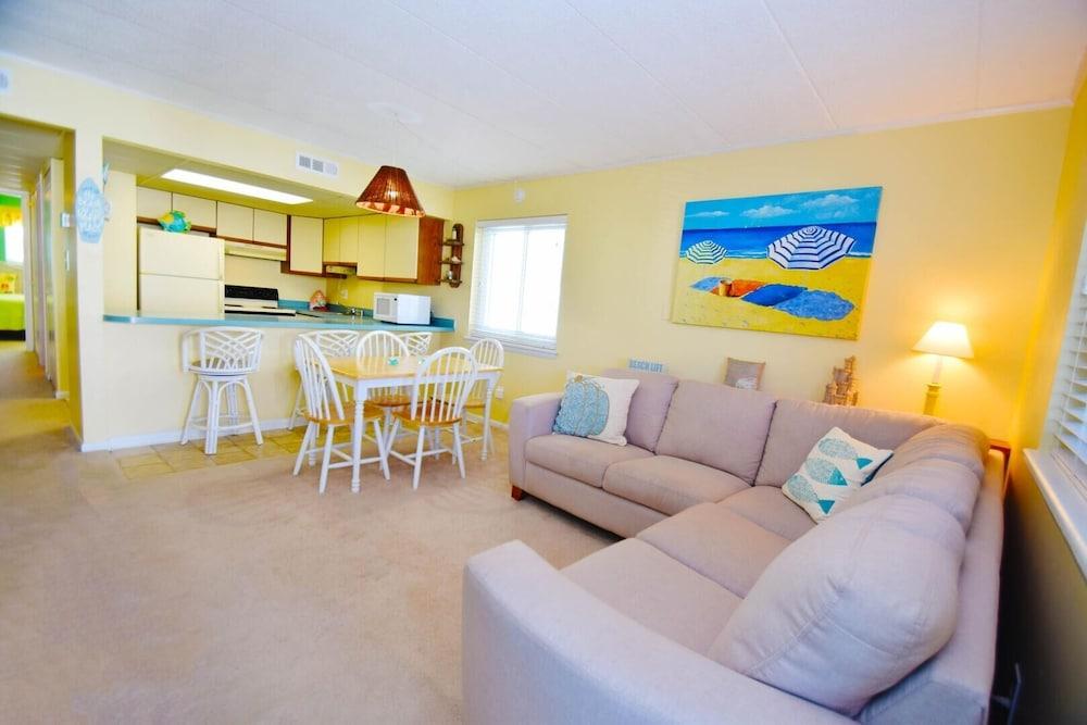 Silver Shell 202 2 Bedroom Condo by Redawning