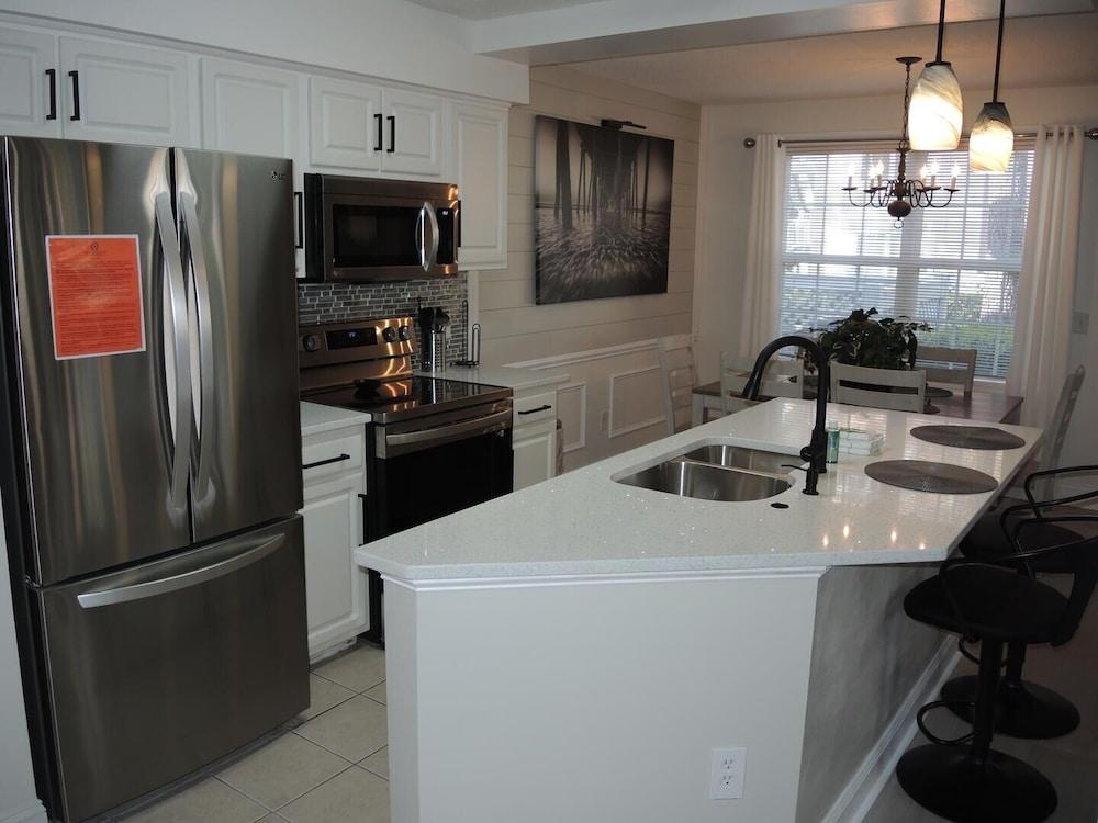 1401m 1 Bedroom Condo by Redawning