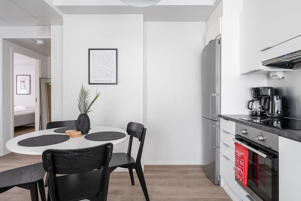 Spacious 1BR Apartment with Balcony in Downtown