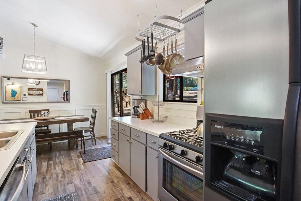 Incline Bliss Dreamy Pet Friendly Escape