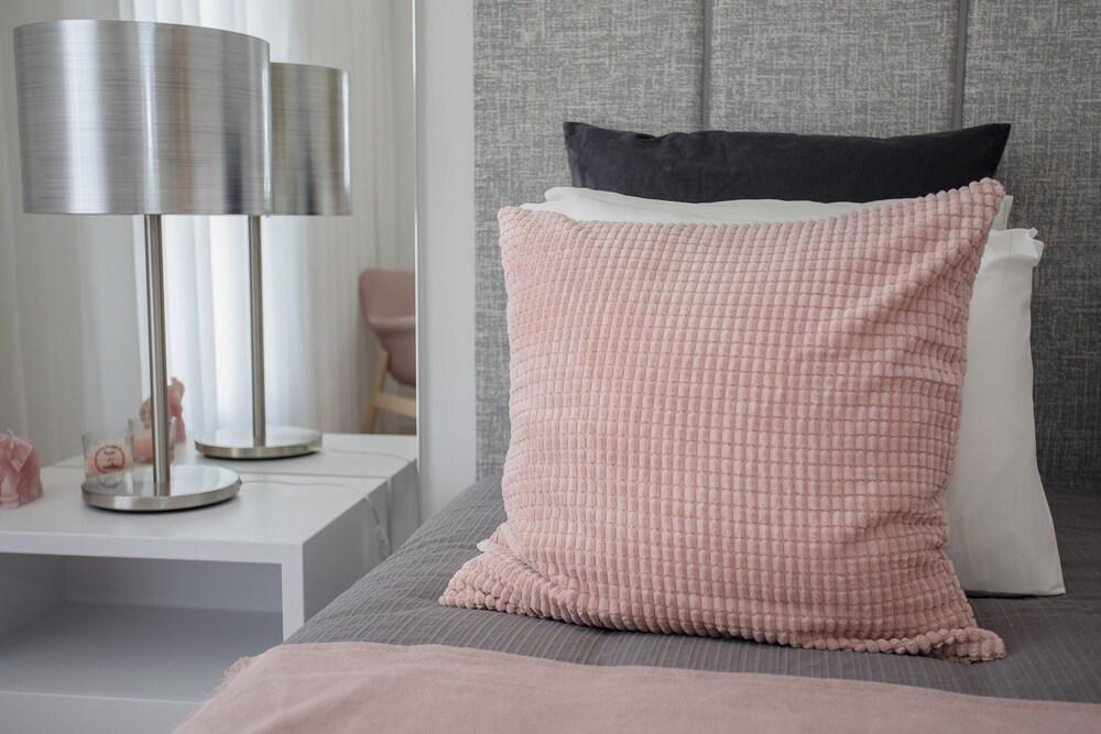 Liiiving - Luxury River View Apartment III