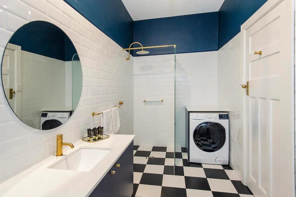 The 1920s 'flora' Suite