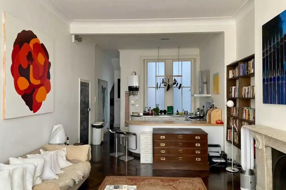 Spacious 2 Bedroom Flat in Central London