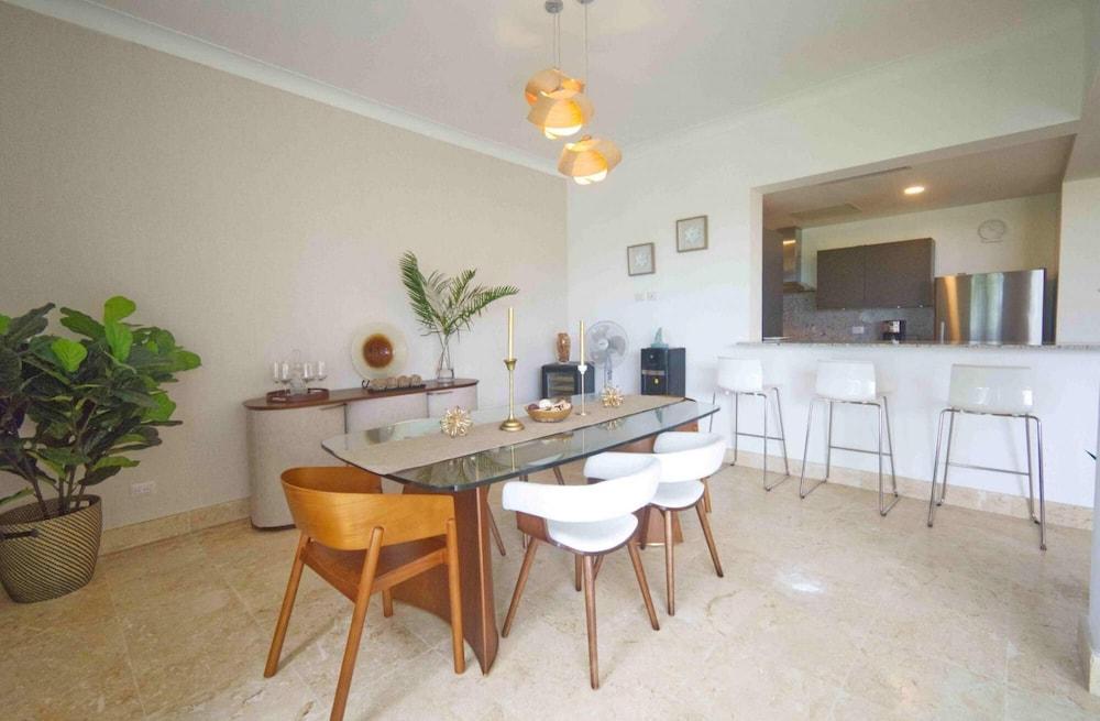 Stylish Penthouse With hot tub and Amazing Views