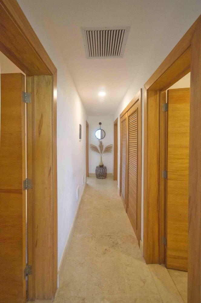 Stylish Penthouse With hot tub and Amazing Views