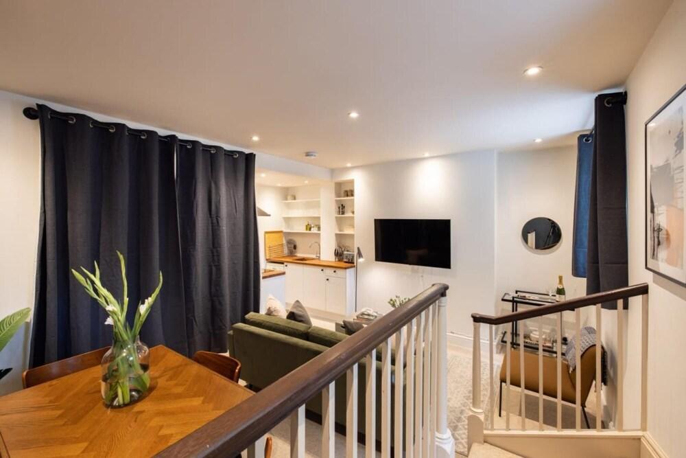 The Elephant Castle Hideaway - Stunning 1bdr Flat With Patio