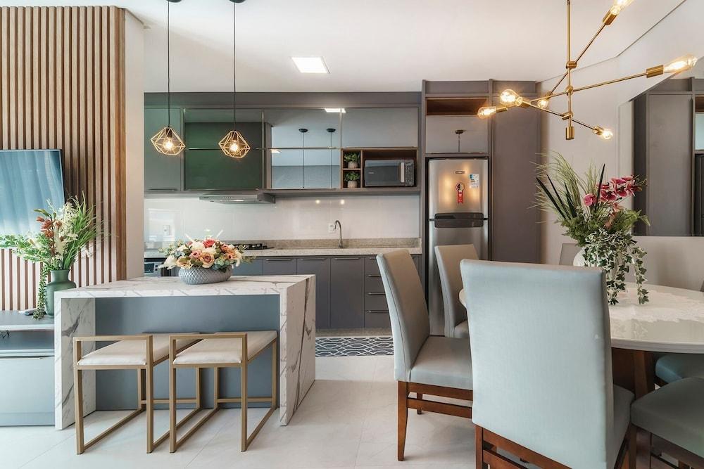 833-Apartamento 2 suítes em Bombinhas