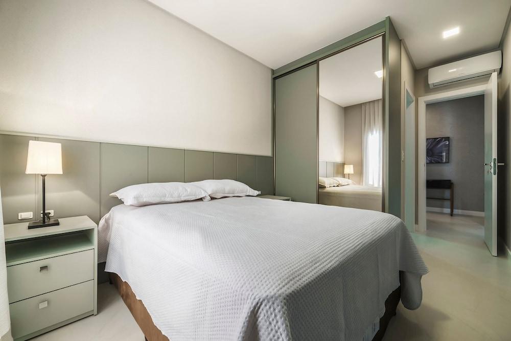 833-Apartamento 2 suítes em Bombinhas