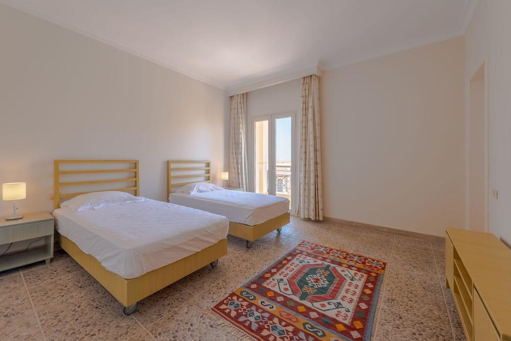 Vesta - Luxury APT II - 2BR - Golf