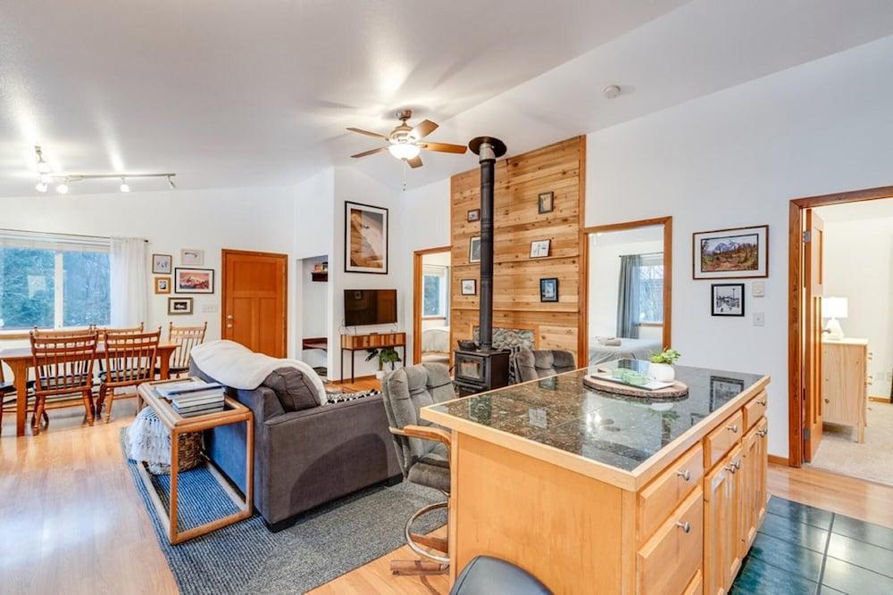 Mt Baker Lodging Cabin 81 - Sleeps 4