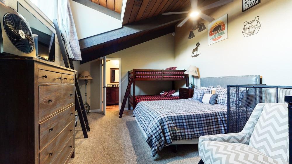 Chamonix #72 2 Bedroom Condo by Redawning