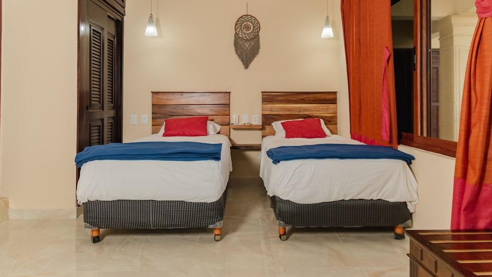 hotel y hostal nojoch che