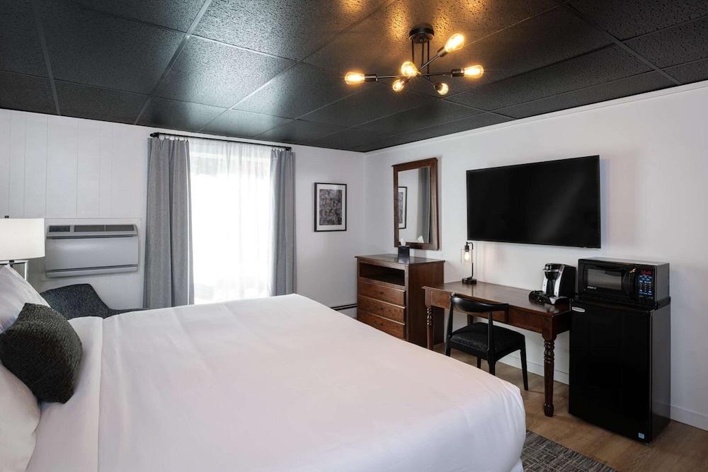 Trailhead by Weekender