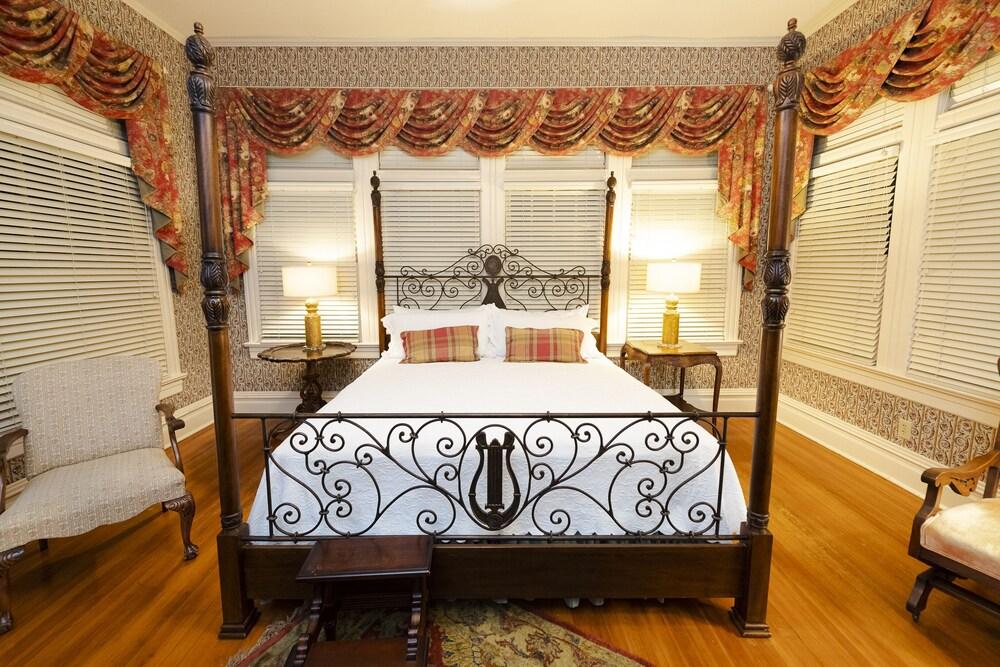 Captain Henderson House