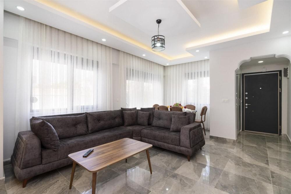 Villa With Jacuzzi Private Pool Garden in Serik