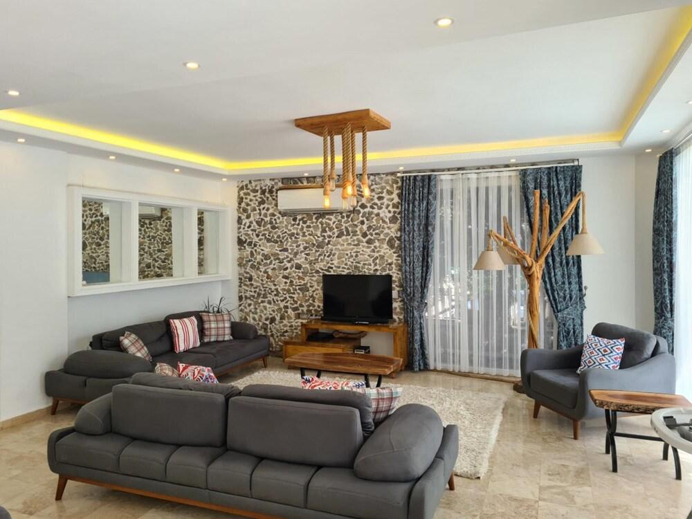 Villa With Jacuzzi Pool and Backyard in Kalkan