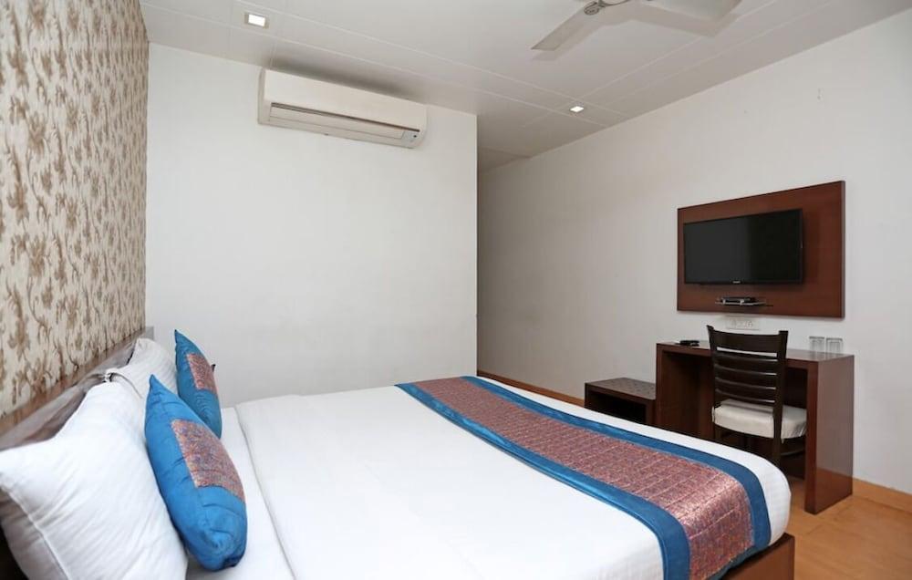 Hotel Mukund Residency