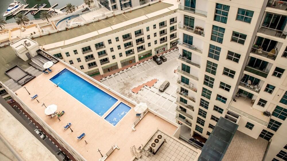 Spacious Apartment in Marina Dubai