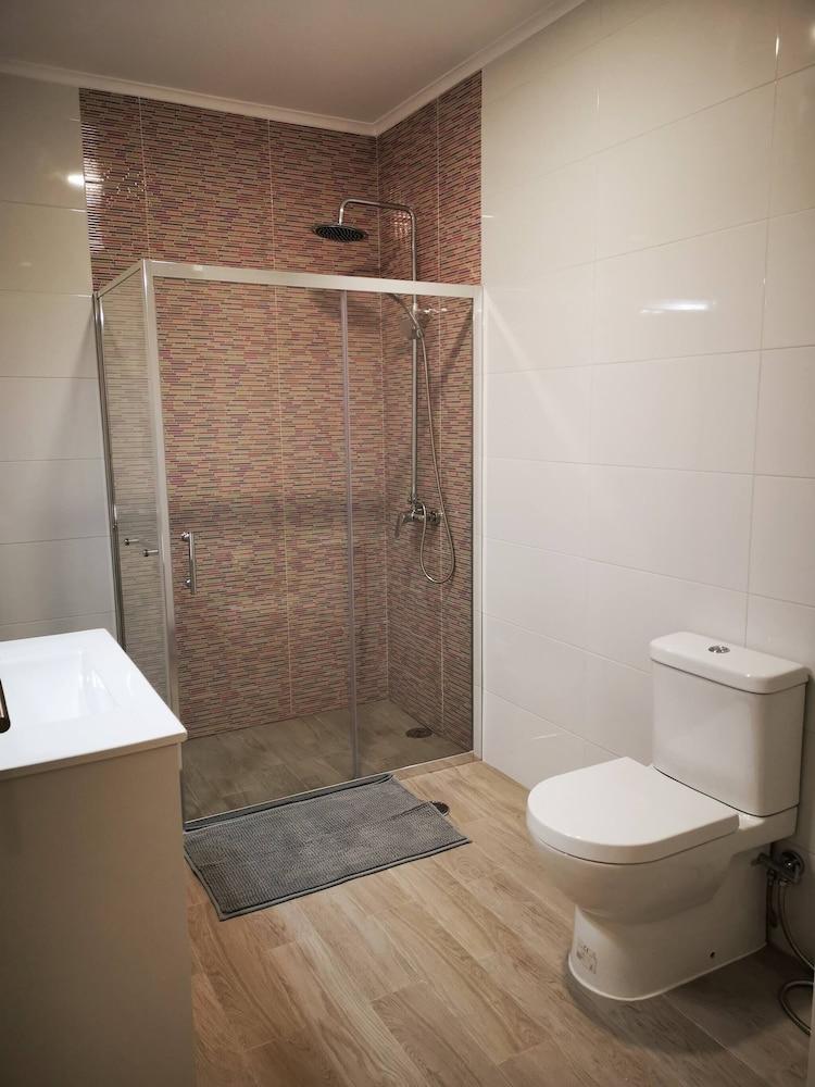 "room in Guest Room - Caparica Poshtel An Luxury Hostel"