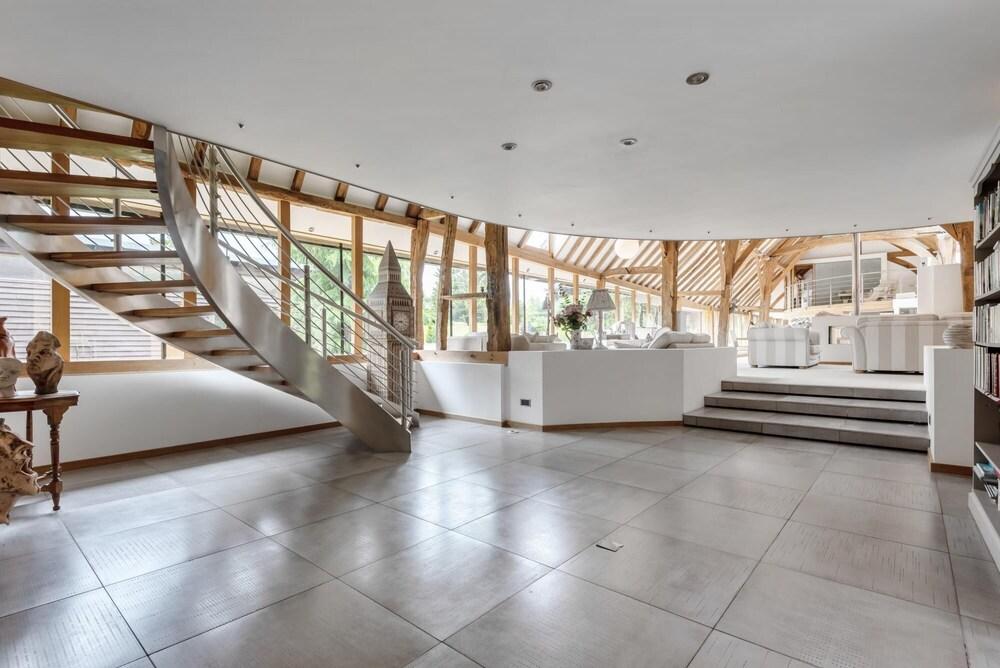 Luxury 3 Bedroom Barn Conversion - Canterbury