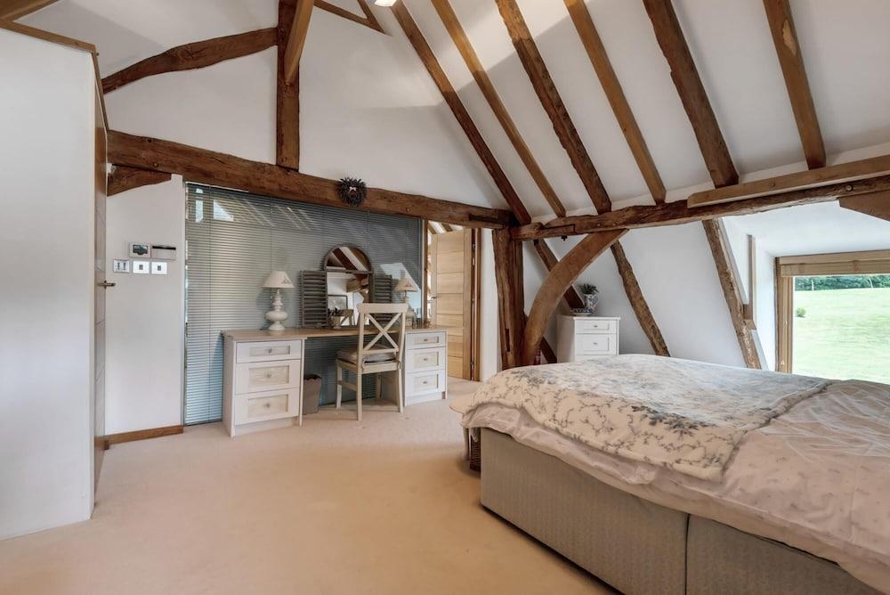 Luxury 3 Bedroom Barn Conversion - Canterbury