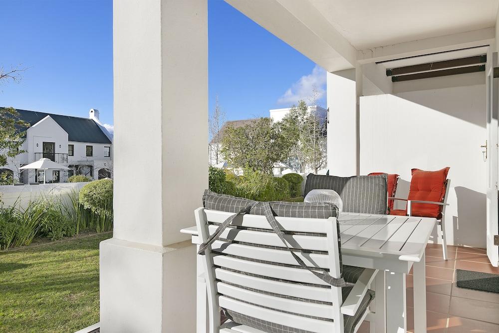 Winelands Golf Lodges 18